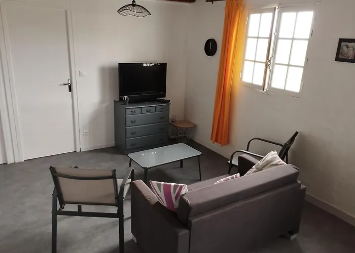 La Maisonnette A 1200 M De La Mer